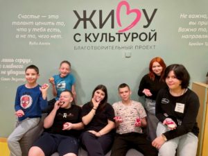 Вчера в нашем Центре музыкальный руководитель провела для детей мастер-класс по созданию съедобной открытки?  Сделать своими руками такую «открытку» — отличный способ показать свою любовь❤
