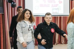 Сегодняшнее утро в нашем Центре началось с Шоу Талантов, посвященного празднованию 8-го Марта!?  Участники Шоу порадовали всех присутствующих своими творческими номерами: ?песнями ?чтением стихов ?и даже стендапом!  А в завершении программы наши молодые мужчины поздравили с наступающим праздником и подарили презенты прекрасной половине Центра?
